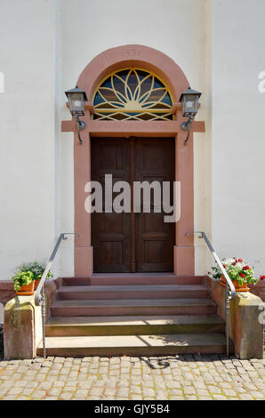 D-Worm, Reno, Alto Reno, Hesse renana, area Rhine-Neckar, quartiere Reno-meno, Renania-Palatinato, D-Worms-Ibersheim, Ibersheim village, Chiesa mennonita, ingresso della chiesa, portale Foto Stock