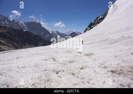 Attraversando un ghiacciaio Foto Stock