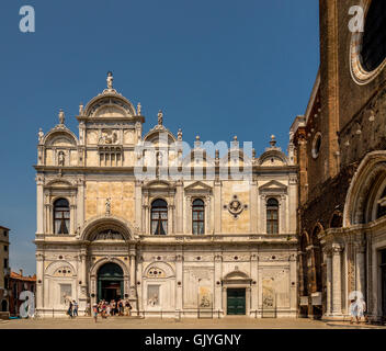 Esterno della Scuola Grande di San Marco, ora un ospedale e la Basilica dei Santi Giovanni e Paolo. Venezia. L'Italia. Foto Stock