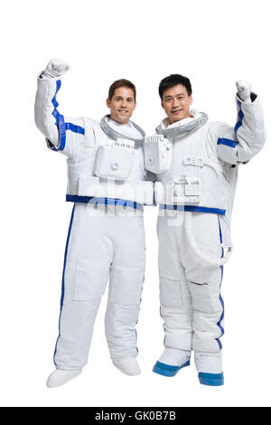 Studio shot due astronauti maschio Foto Stock