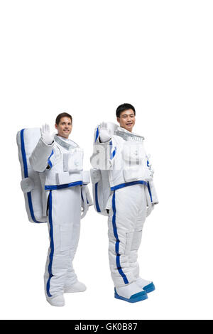 Studio shot due astronauti maschio Foto Stock