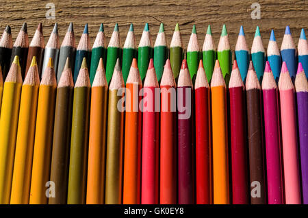 Artista matite visualizzati nella luce naturale e le ombre. Foto Stock