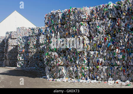 Materiale sintetico plastico il riciclaggio Foto Stock