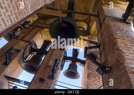 Il vecchio le campane della Cattedrale della Giralda di Siviglia Spagna Foto Stock