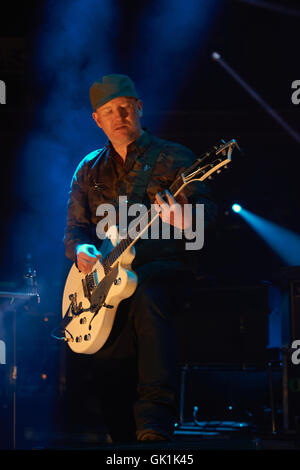 Nuovo Ordine eseguire al Teenage Cancer Trust con un concerto presso la Royal Albert Hall dotata di: Nuovo ordine dove: Londra, Regno Unito quando: 23 Apr 2016 Foto Stock