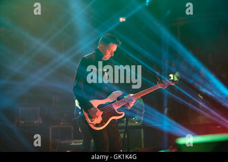 Nuovo Ordine eseguire al Teenage Cancer Trust con un concerto presso la Royal Albert Hall dotata di: Nuovo ordine dove: Londra, Regno Unito quando: 23 Apr 2016 Foto Stock