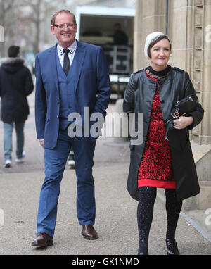 BGT Ian Marshall e la moglie Ann fuori ITV Studios con: Ian Marshall, Ann Marshall dove: Londra, Regno Unito quando: 25 Apr 2016 Foto Stock