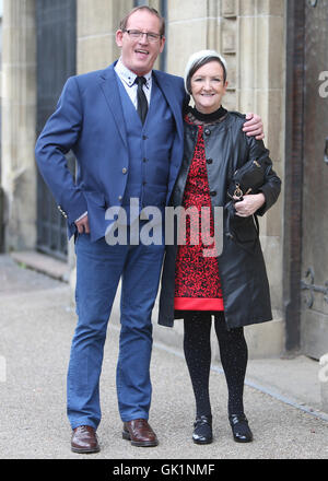 BGT Ian Marshall e la moglie Ann fuori ITV Studios con: Ian Marshall, Ann Marshall dove: Londra, Regno Unito quando: 25 Apr 2016 Foto Stock