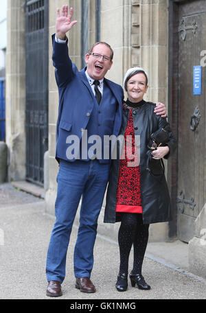 BGT Ian Marshall e la moglie Ann fuori ITV Studios con: Ian Marshall, Ann Marshall dove: Londra, Regno Unito quando: 25 Apr 2016 Foto Stock