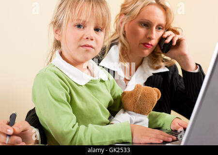 Donna madre mom Foto Stock