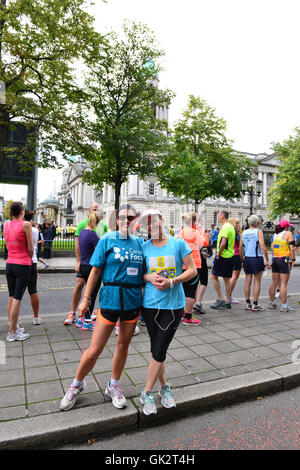 Corridori nella mezza maratona di Belfast Foto Stock