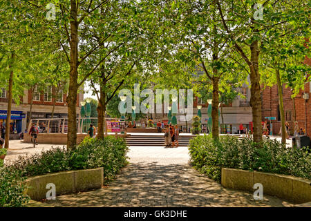 Warrington town centre guardando da Horsemarket Street al circolo unione Bridge Street, Buttermarket Street e Sankey Street Foto Stock