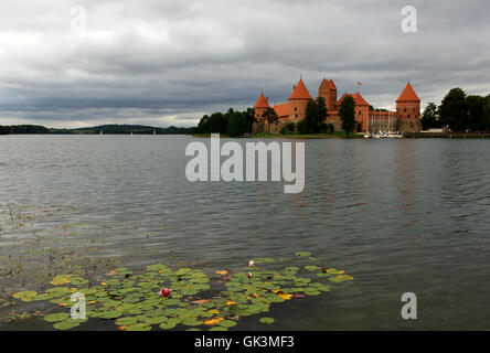 28 ago 2011, Vilnius, Lituania --- Traikai Isola Castle si trova a Traikai, Lituania, nel Lago di Galve. --- Image by © Jeremy Foto Stock