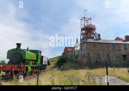 Nora n. 5 treno a vapore e Pit testa ingranaggio di avvolgimento, il Big Pit Mining Museum, Blaenavon, Lancaster, South Wales, Regno Unito. Foto Stock