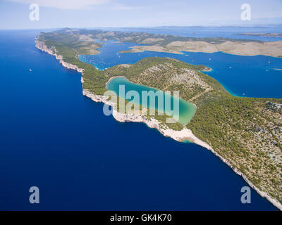 Vista aerea del lago Slano nel parco naturale di Telascica, Croazia, Foto Stock