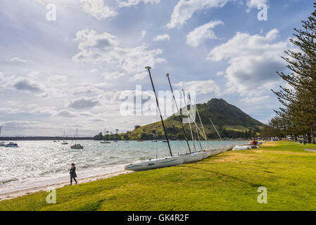 Mount Maunganui è vulcano estinto che si erge sopra la città di Tauranga Foto Stock