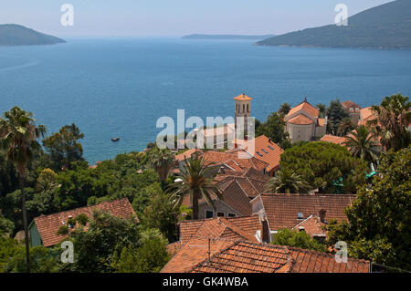 Herceg Novi con la Baia di Kotor Foto Stock