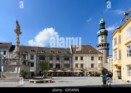 Sopron (Ödenburg): la piazza principale con la Trinità e la colonna di fuoco Tower, Ungheria, Györ-Moson-Sopron, Foto Stock