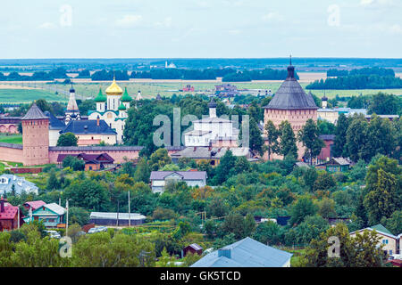 La strada principale della città di Suzdal vista aerea Foto Stock