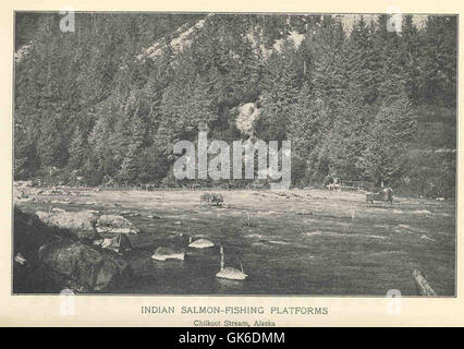 Sono mostrate le piattaforme indiane per la pesca al salmone sul fiume Chilkoot, Alaska. Queste piattaforme sono state utilizzate dalle popolazioni indigene per la pesca del salmone, una risorsa vitale nella loro cultura e nell'economia di sussistenza. Foto Stock
