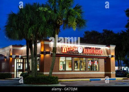 Florida Ellenton, Wendy's, hamburger, fast food, ristoranti, ristoranti, caffè, catena, edificio, esterno, insegna illuminata, marchio, crepuscolo, speciale, parcheggio, Foto Stock