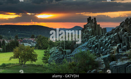 Panska Skala tramonto, formazione geologica, organo di pietra, Kamenicky Senov, Repubblica Ceca Foto Stock