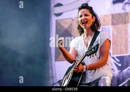 Belfast, Irlanda del Nord. Il 18 agosto, 2016. Scottish cantautrice KT Tunstall esegue al Belsonic Music Festival. Credito: Stephen Barnes/Alamy Live News Foto Stock