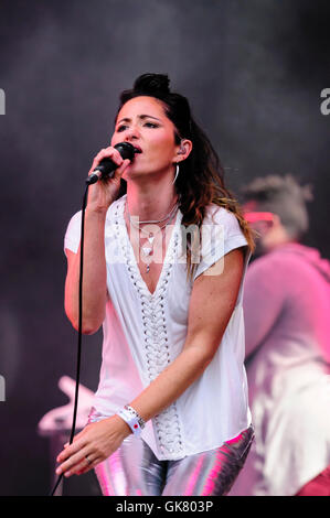 Belfast, Irlanda del Nord. Il 18 agosto, 2016. Scottish cantautrice KT Tunstall esegue al Belsonic Music Festival. Credito: Stephen Barnes/Alamy Live News Foto Stock