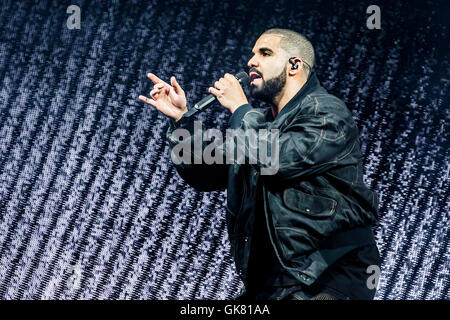 Detroit, Michigan, Stati Uniti d'America. 16 Ago, 2016. DRAKE eseguendo sull'Estate sedici Tour alla Joe Louis Arena di Detroit, MI su 16 Agosto 2016 © Marc Nader/ZUMA filo/Alamy Live News Foto Stock