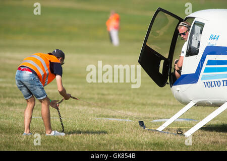 Podhorany u Ronova, Repubblica Ceca. 19 Agosto, 2016. 2° Ceca elicottero Open Championship ha avuto luogo presso il campo di aviazione sportiva Podhorany u Ronova, Repubblica ceca, 19 agosto 2016. Foto di copilot Jakub Horacek della Repubblica ceca. Credito: CTK/Alamy Live News Foto Stock