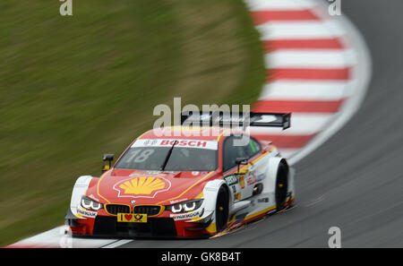 Mosca, Russia. 19 Ago, 2016. Il pilota brasiliano Augusto Farfus del BMW Team MTEK compete durante il 2016 il campionato DTM Round 6 prove libere sulla canalina di Mosca nel villaggio di Sheludkovo, Russia, 19 Agosto, 2016. © Pavel Bednyakov/Xinhua/Alamy Live News Foto Stock