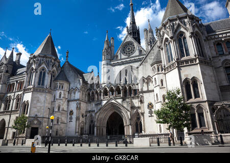 Royal Courts of Justice su Strand, Londra, Regno Unito Foto Stock