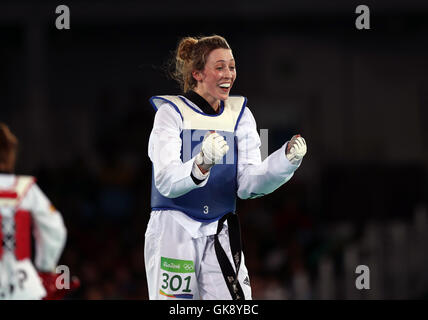 Gran Bretagna Jade Jones festeggia dopo aver battuto la Spagna Calvo Eva Gomez per vincere la medaglia d'oro nel femminile 57kg Finale di Carioca Arena 3 il tredicesimo giorno del Rio Giochi Olimpici, Brasile. Foto Stock