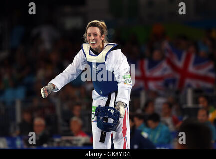 Gran Bretagna Jade Jones festeggia dopo aver battuto la Spagna Calvo Eva Gomez per vincere la medaglia d'oro nel femminile 57kg Finale di Carioca Arena 3 il tredicesimo giorno del Rio Giochi Olimpici, Brasile. Foto Stock