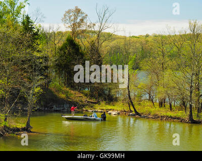 La pesca in Devils gomito, Lago di Barkley, terra tra i laghi National Recreation Area, Golden Pond, Kentucky, Stati Uniti d'America Foto Stock