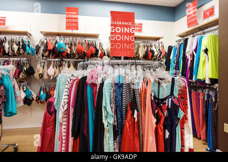 Florida Ellenton,centro commerciale Ellenton Premium Outlets,centro,Lane Bryant Outlet,abbigliamento donna,catena,moda Plus-size,spazio vendita esposizione,rack,interno Foto Stock