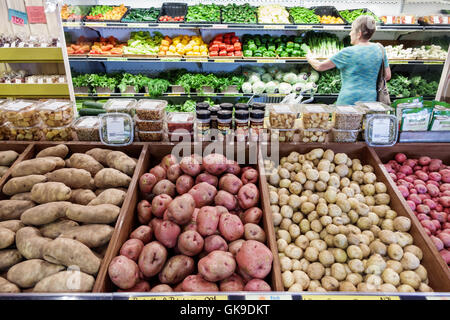 Florida,Sud,Sarasota,Pinecraft Pine Craft,Amish Neighborhood,Bahia Vista Avenue,Yoder's Fresh Market,shopping shopper shopping shoppers shop shops market mar Foto Stock