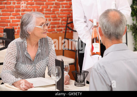 Celebrare reveling compiace Foto Stock