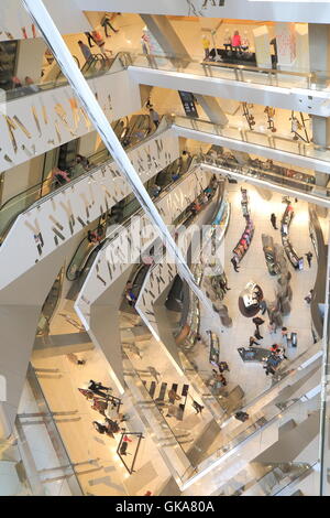 Grande magazzino Myer Burke street a Melbourne in Australia, australiano del dipartimento più grande catena di negozi di targeting di fascia medio-alto mark Foto Stock