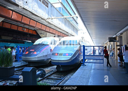 Treni tgv in Saint Charles stazione ferroviaria Marseille Bouches-du-Rhone Francia Foto Stock