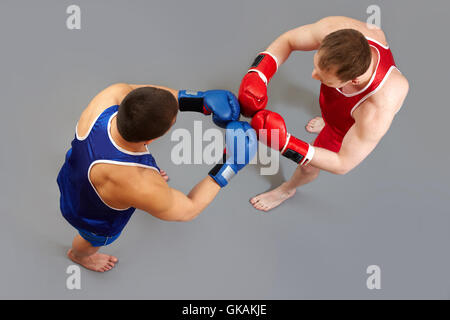 Guy gesto gli esseri umani Foto Stock