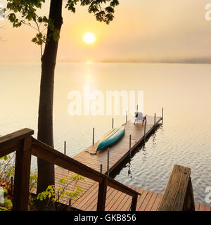 Dock, Winnisquam Lago, Sanbornton, New Hampshire, STATI UNITI D'AMERICA Foto Stock