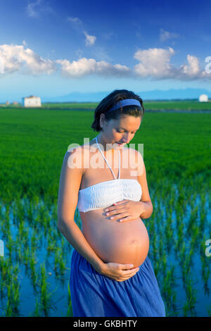 Donna in attesa di attesa Foto Stock