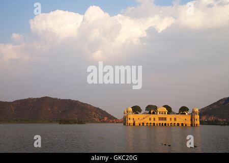 Jal Mahal Palace acqua, una volta residenza di caccia, Jaipur, Rajasthan, India Foto Stock