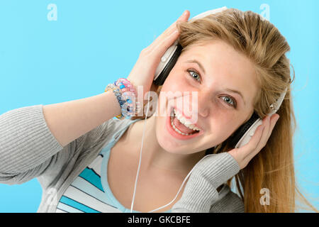 Donna blu ridere Foto Stock