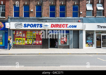 Esterno di sport in diretta su Putney High Street a Londra, Regno Unito Foto Stock