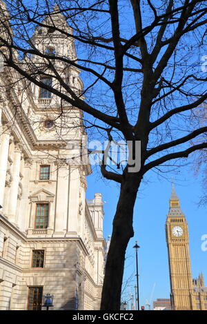 Vista del Big Ben da Piazza del Parlamento in inverno, Londra, Gran Bretagna Foto Stock