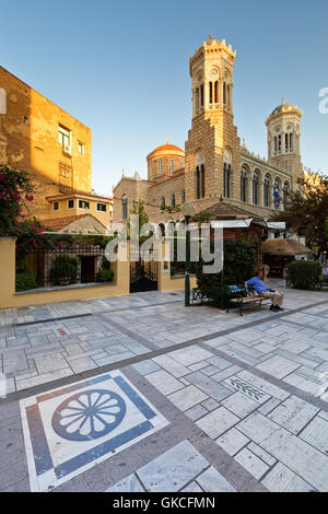 Chiesa nel centro della città di Atene, nei pressi di Piazza Kotzia. Foto Stock