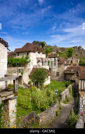 Lo storico villaggio di clifftop attrazione turistica di St Cirq Lapopie, Lot, Francia Foto Stock