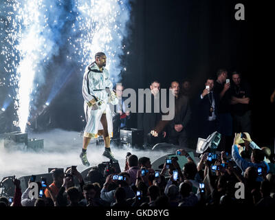 David Haye e Arnold Gjerjaj Heavyweight Boxing bout in London Arena O2. Dotato di: David Haye dove: Londra, Regno Unito quando: 21 Maggio 2016 Foto Stock